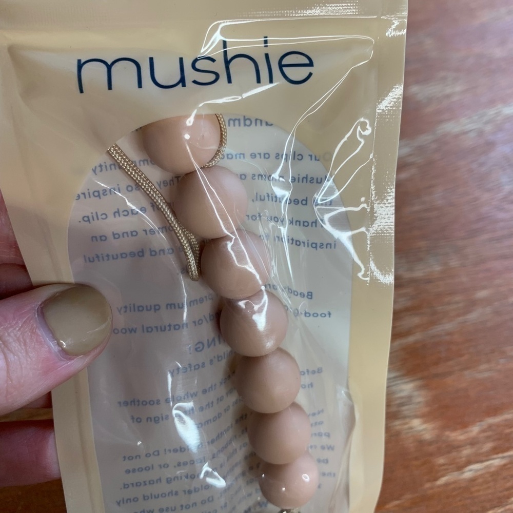 𝅺MUSHIE Baby Pacifier Clip Handmade By Moms Color Halo (Blush) New In Package - Picture 3 of 7